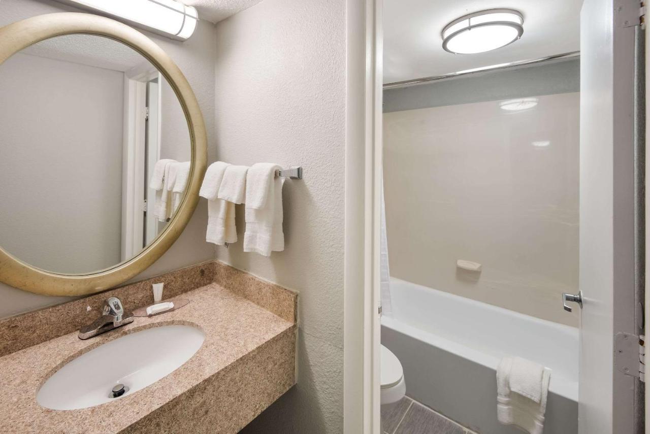 Clarion Pointe Indianapolis Northeast Hotel Castleton Ngoại thất bức ảnh