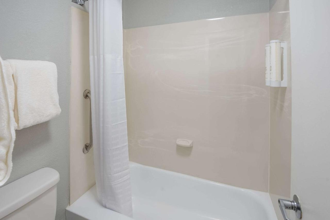 Clarion Pointe Indianapolis Northeast Hotel Castleton Ngoại thất bức ảnh