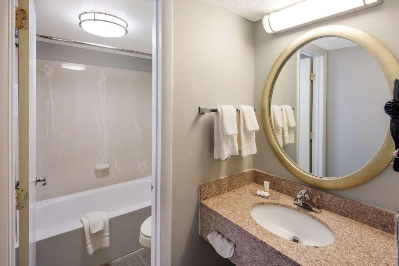 Clarion Pointe Indianapolis Northeast Hotel Castleton Ngoại thất bức ảnh