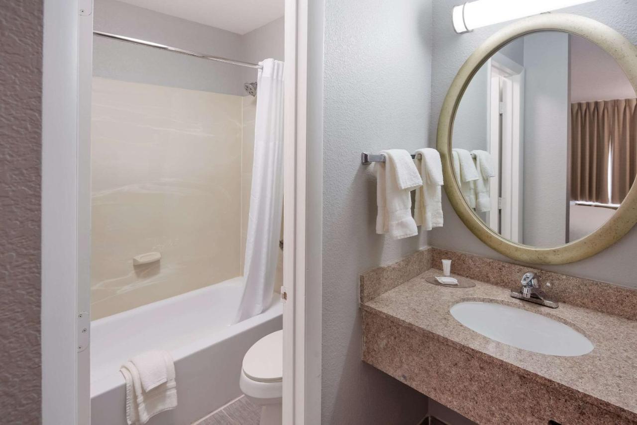 Clarion Pointe Indianapolis Northeast Hotel Castleton Ngoại thất bức ảnh