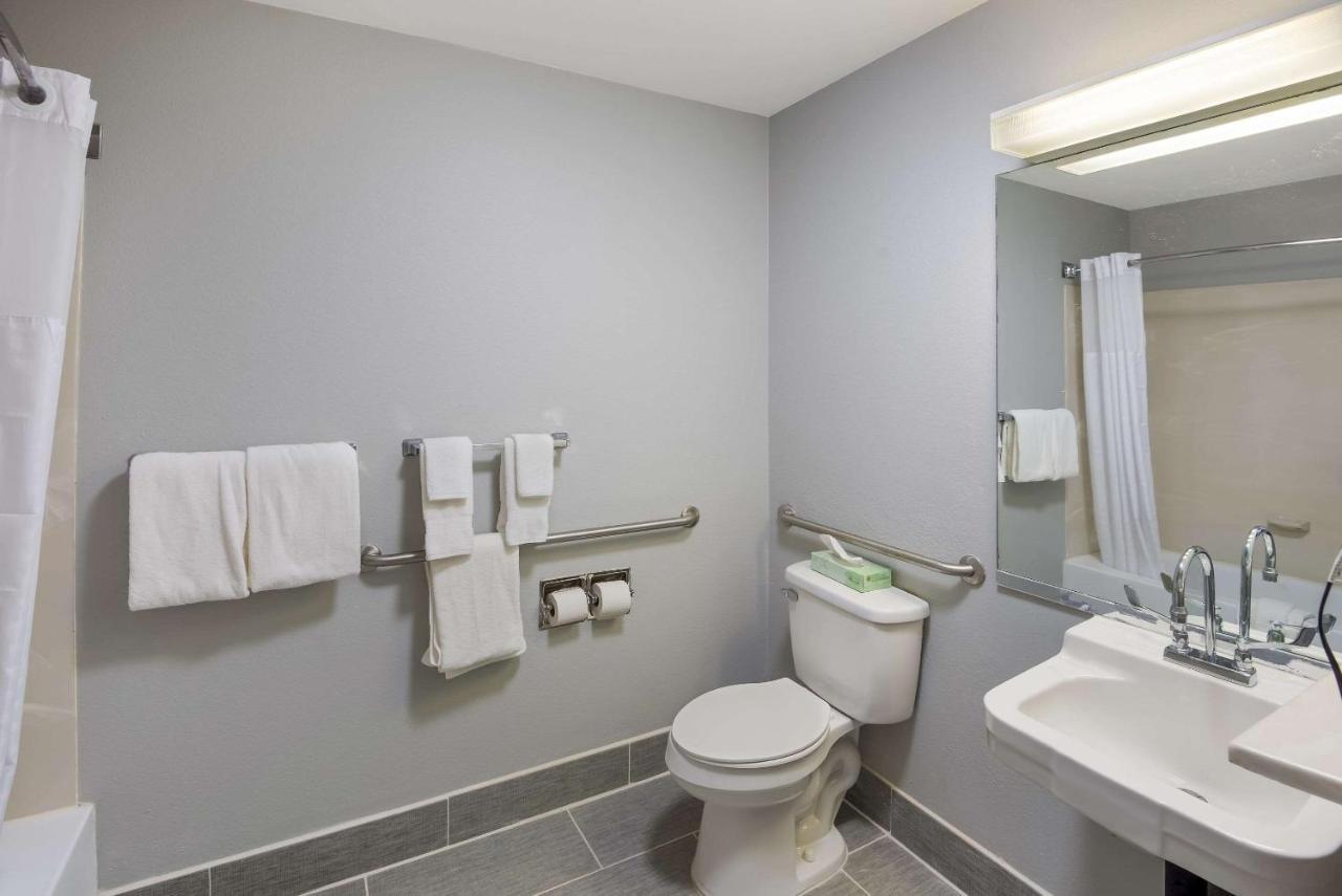 Clarion Pointe Indianapolis Northeast Hotel Castleton Ngoại thất bức ảnh